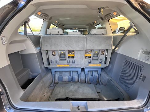 Used 2012 Toyota Sienna FWD image 18