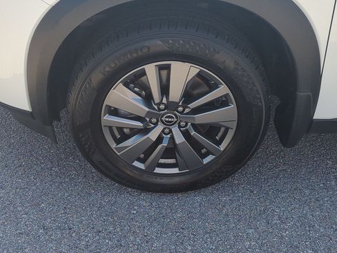 Used 2025 Nissan Pathfinder SV w/ SV Premium Package FWD image 10
