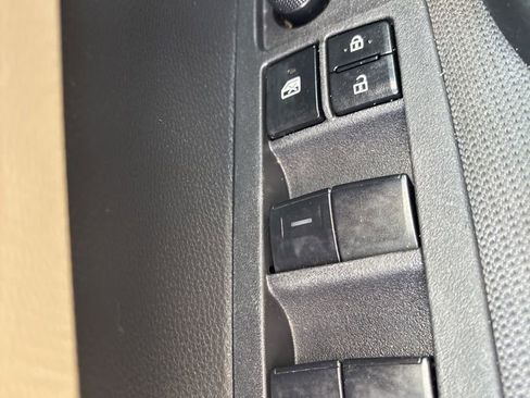 Used 2022 Toyota Corolla LE image 22