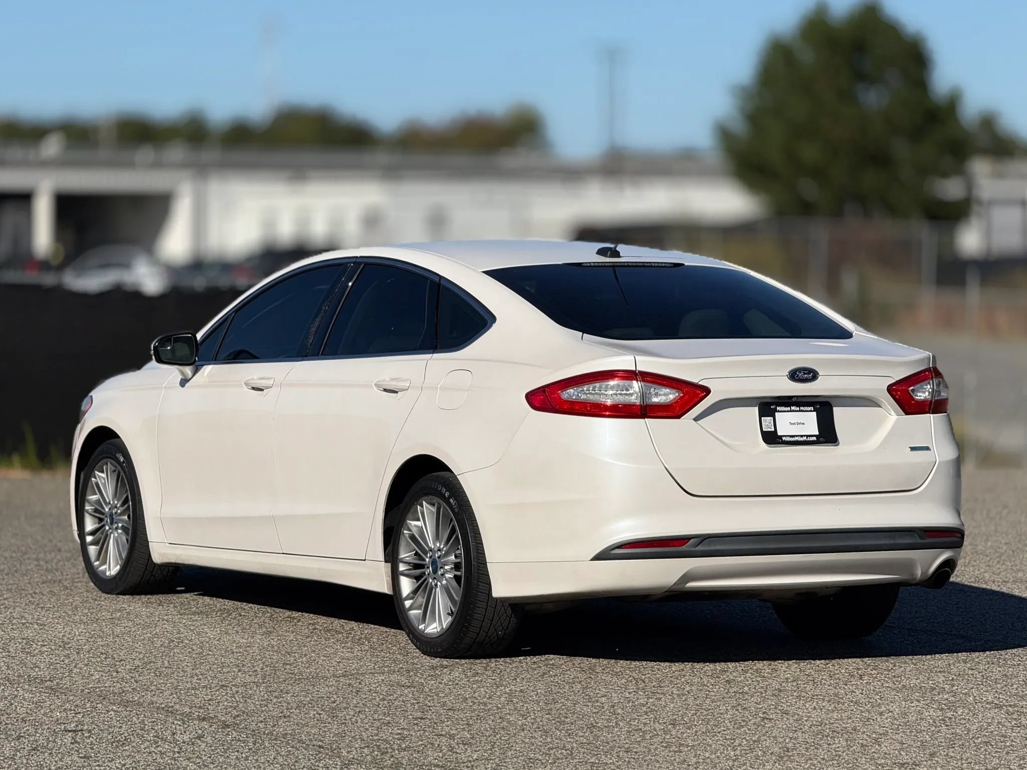 Used 2014 Ford Fusion SE w/ Equipment Group 202A FWD image 10