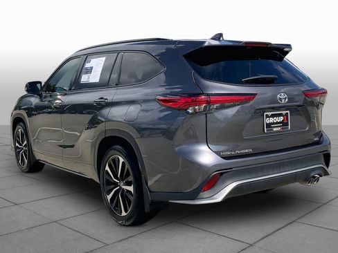 Used 2021 Toyota Highlander XSE FWD image 12