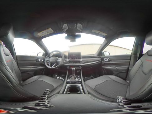 Used 2025 Jeep Compass Trailhawk image 42