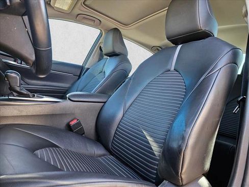 Used 2018 Toyota Camry SE image 10