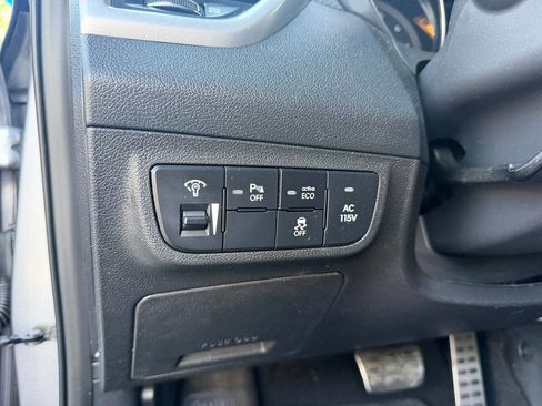 Used 2016 Hyundai Veloster w/ Option Group 03 FWD image 19