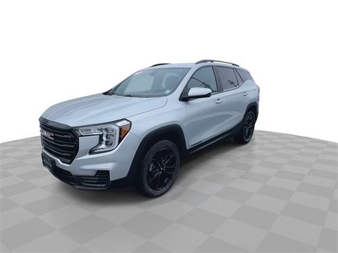 Used 2022 GMC Terrain SLE w/ Driver Convenience Package image 4