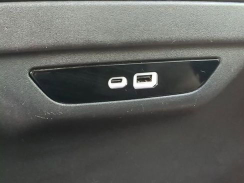 Certified 2024 Chrysler Pacifica Touring-L image 18