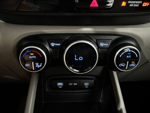 Used 2025 Hyundai Venue SEL FWD image 30