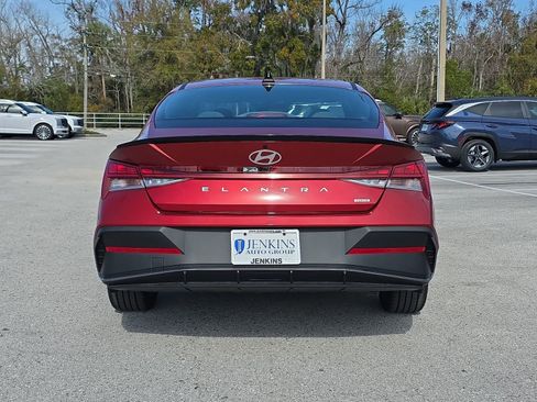 New 2025 Hyundai Elantra SEL image 4