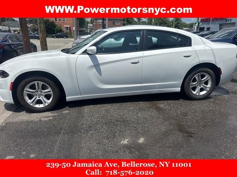 Used 2022 Dodge Charger SXT image 2