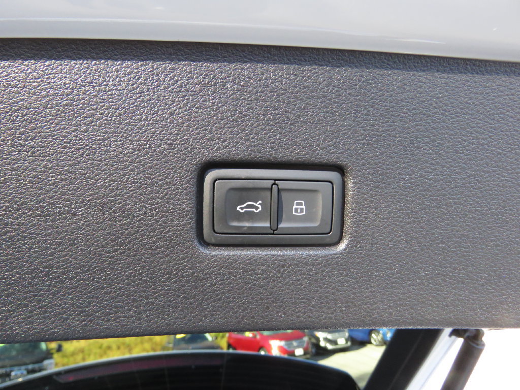 Used 2021 Audi Q8 Premium Plus AWD/4WD image 18