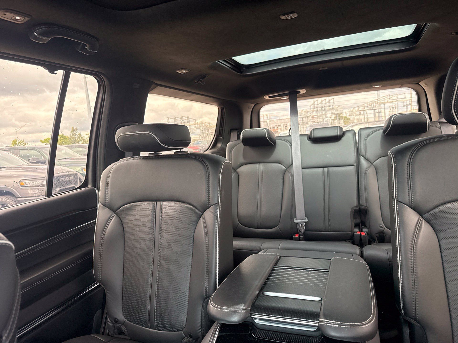 Used 2024 Jeep Grand Wagoneer Series II Obsidian w/ Quick Order Packagew 28T AWD/4WD image 10