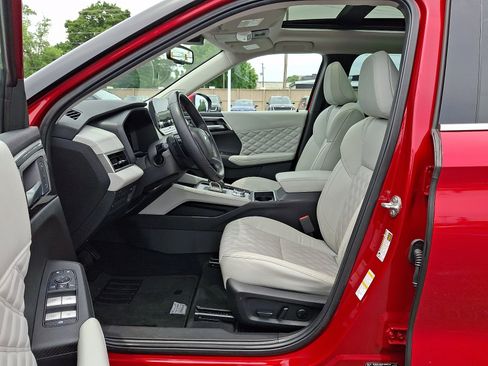 Used 2023 Mitsubishi Outlander SEL FWD image 16