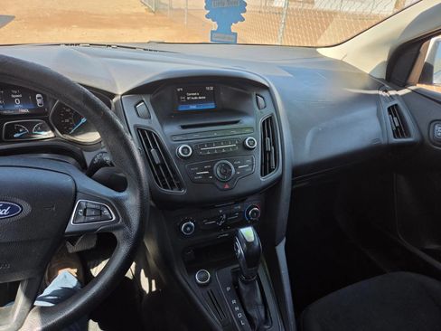 Used 2015 Ford Focus SE FWD image 6