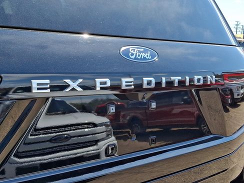 Used 2025 Ford Expedition Platinum w/ Platinum Ultimate Package AWD/4WD image 30