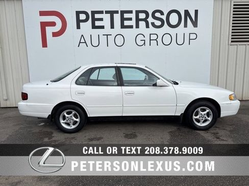 Used 1996 Toyota Camry LE image 2