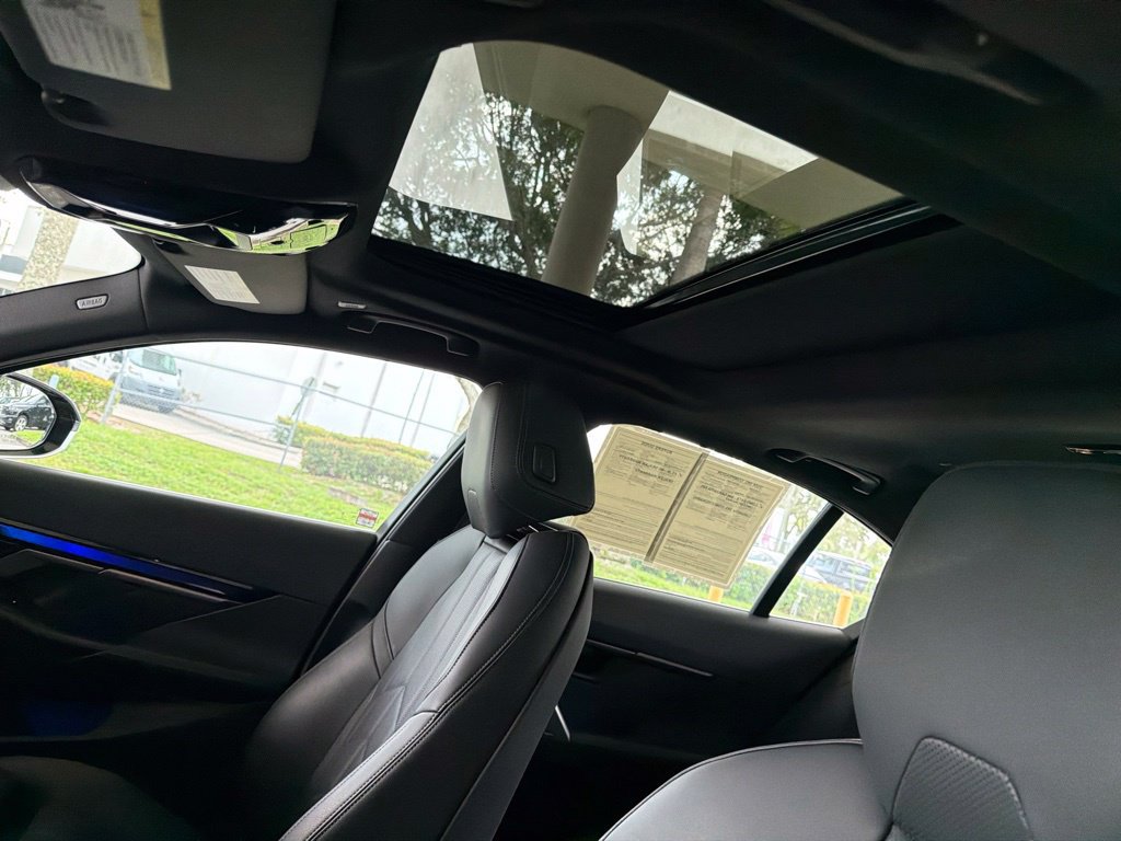 Used 2024 BMW i5 eDrive40i w/ Premium Package RWD image 17