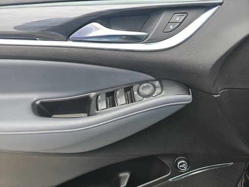 Used 2024 Buick Enclave Essence image 21