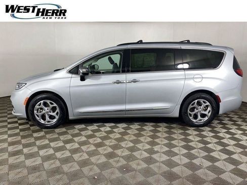 Used 2023 Chrysler Pacifica Limited FWD image 53
