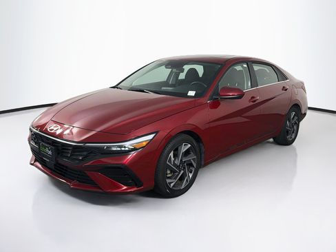 Used 2025 Hyundai Elantra SEL FWD image 3