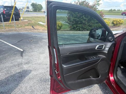 Used 2020 Jeep Grand Cherokee Altitude RWD image 18