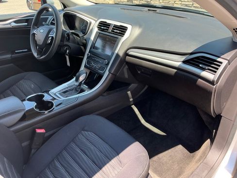Used 2016 Ford Fusion SE FWD image 12