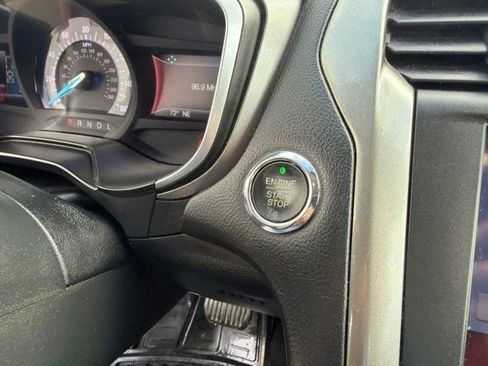 Used 2019 Ford Fusion SE FWD image 20