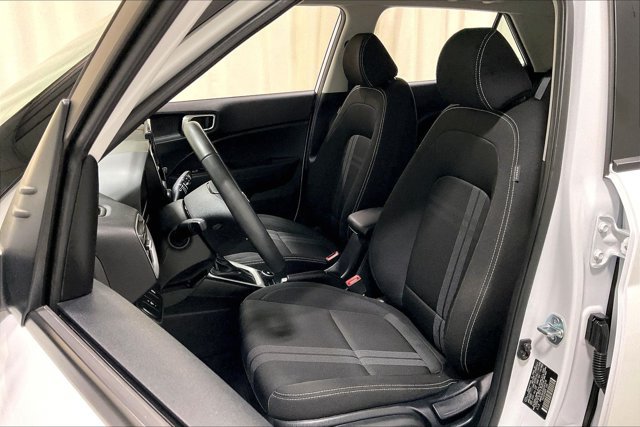 Used 2025 Hyundai Venue SEL FWD image 25
