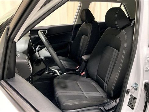 Used 2025 Hyundai Venue SEL FWD image 25