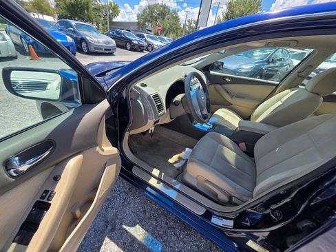 Used 2010 Nissan Altima 2.5 S FWD image 12
