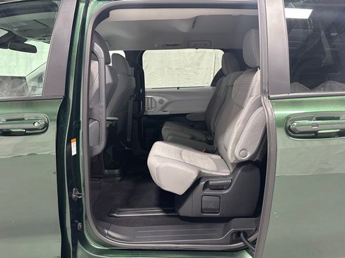 Used 2025 Toyota Sienna LE image 44