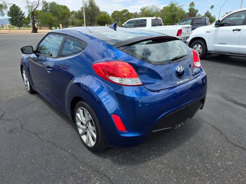 Used 2017 Hyundai Veloster FWD image 3