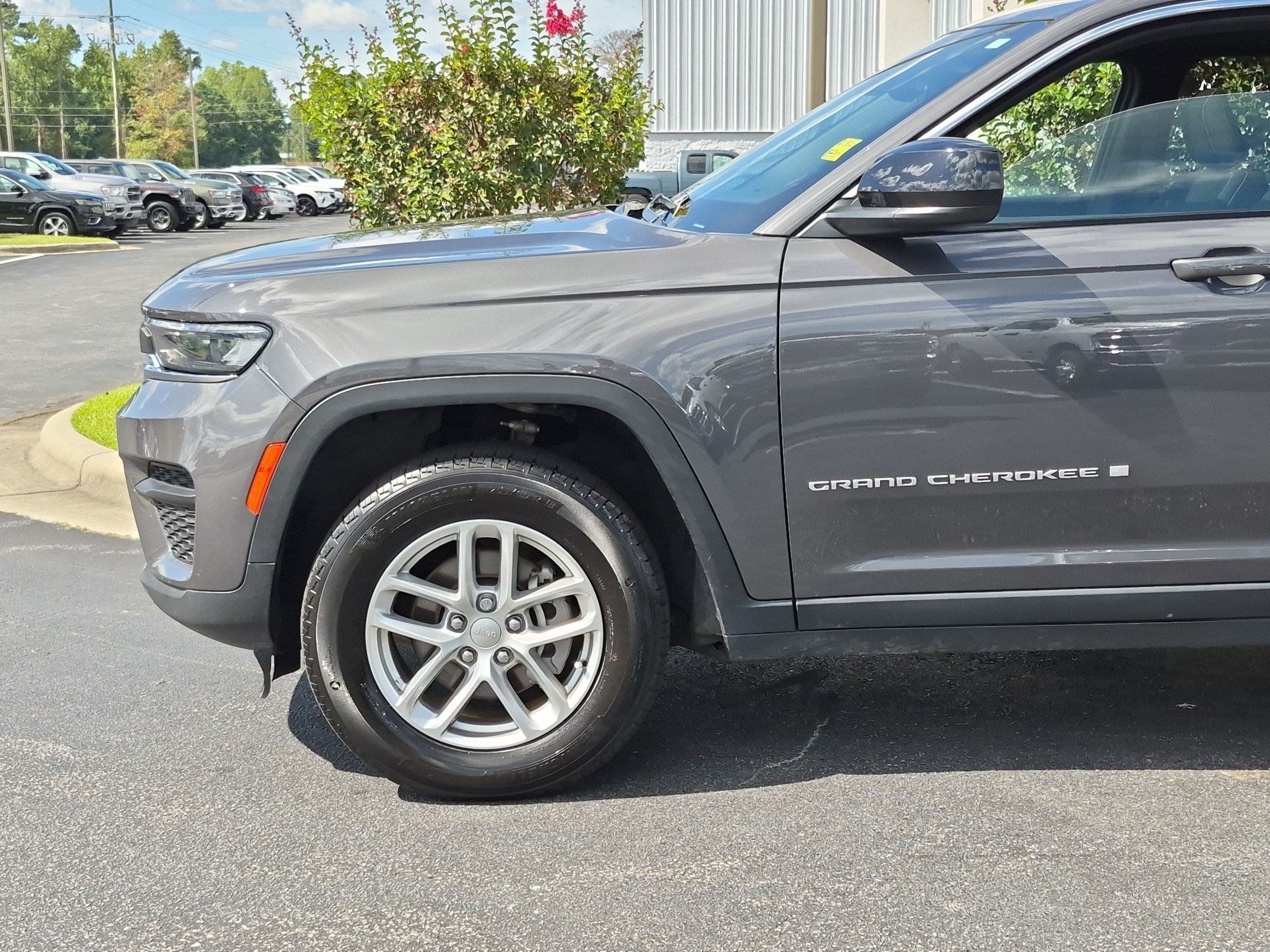 Used 2025 Jeep Grand Cherokee Laredo X w/ Luxury Tech Group I AWD/4WD image 9