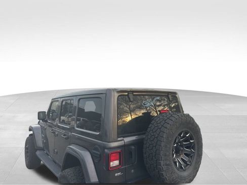 Used 2019 Jeep Wrangler Unlimited Sahara image 14