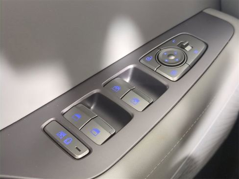 Certified 2024 Hyundai Palisade SEL image 32