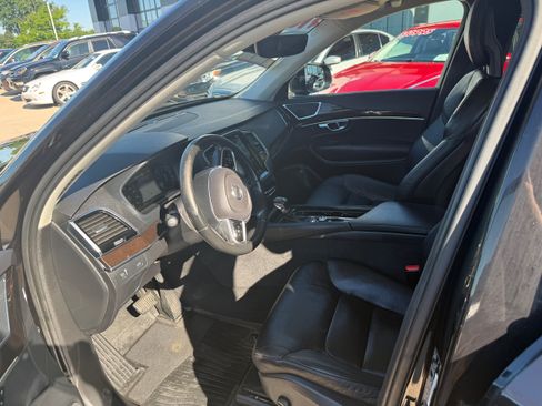 Used 2016 Volvo XC90 T6 Momentum w/ Protection Package Plus AWD/4WD image 9