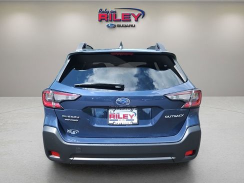 Used 2025 Subaru Outback Premium image 4