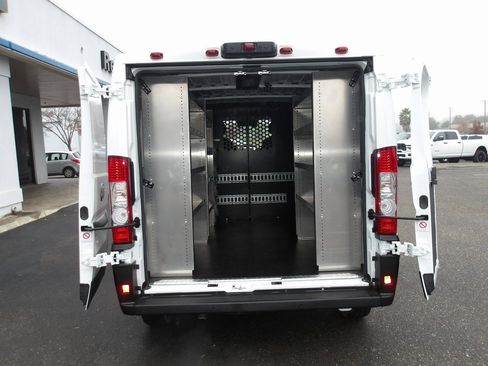 Used 2025 RAM ProMaster 2500 w/ Premium Convenience Group image 8