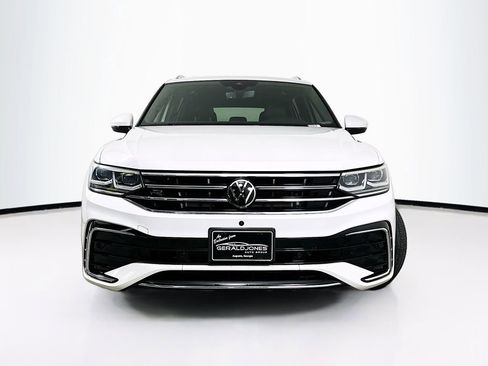 Used 2022 Volkswagen Tiguan SEL R-Line image 5