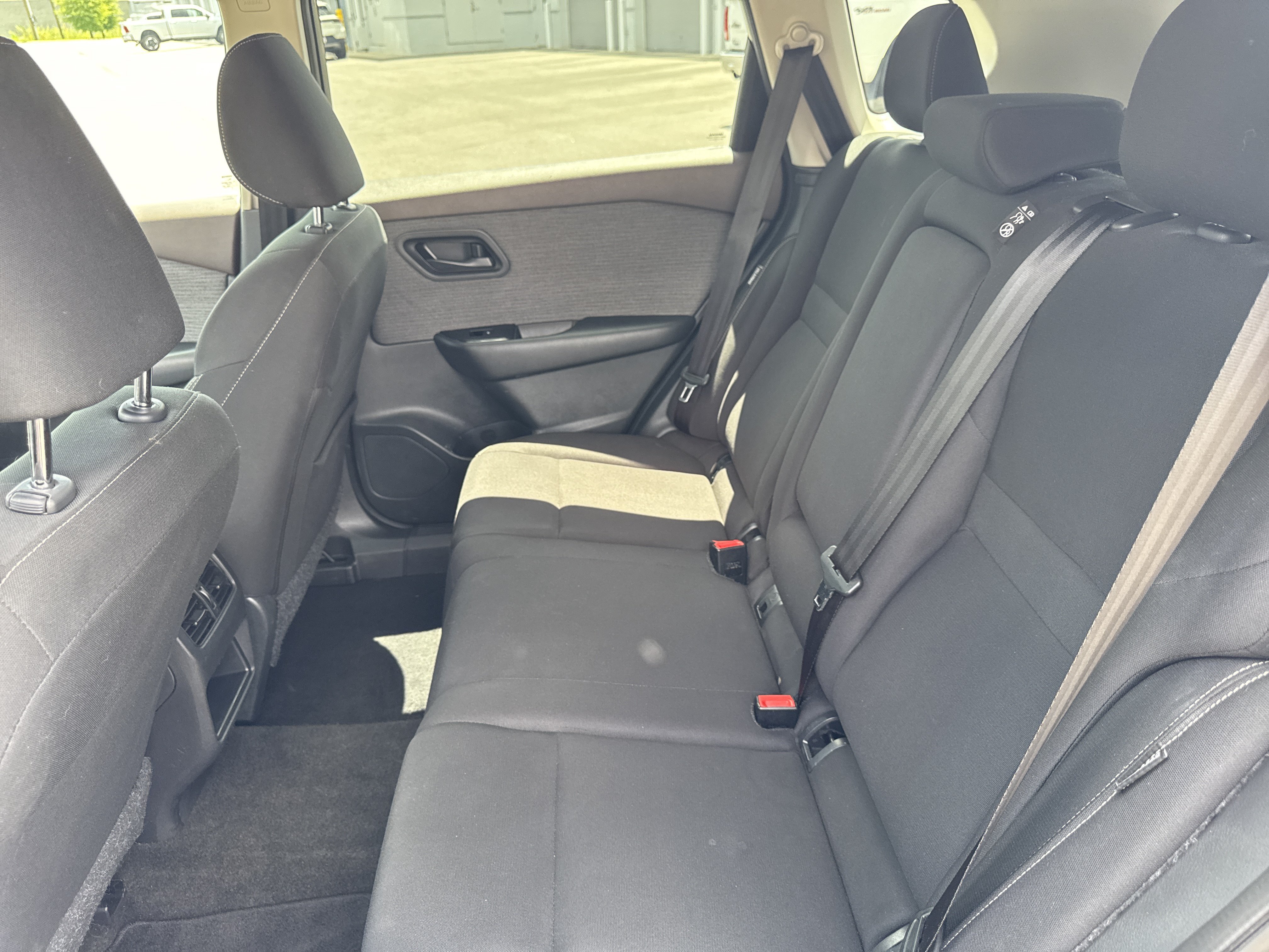 Used 2023 Nissan Rogue S AWD/4WD image 32