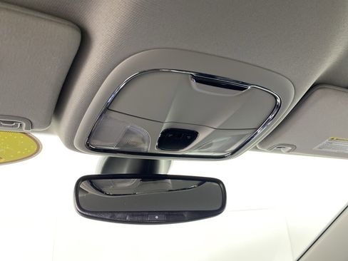 Used 2019 Jeep Cherokee Limited image 25