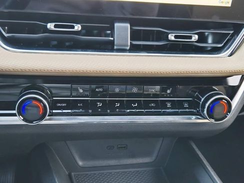 Used 2025 Chevrolet Equinox ACTIV w/ Safety and Technology Package image 24