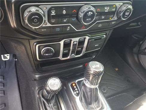 Used 2023 Jeep Wrangler Unlimited Sahara w/ Cold Weather Group AWD/4WD image 28