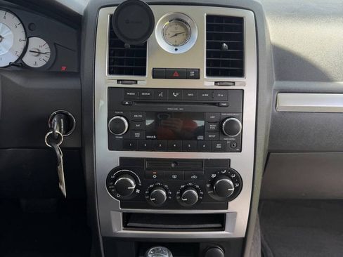Used 2009 Chrysler 300 Touring RWD image 33