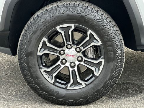 Certified 2023 GMC Canyon AT4 w/ AT4 Premium Package AWD/4WD image 36