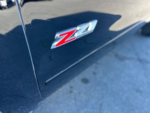 Used 2018 Chevrolet Silverado 1500 LT w/ Midnight Edition AWD/4WD image 8