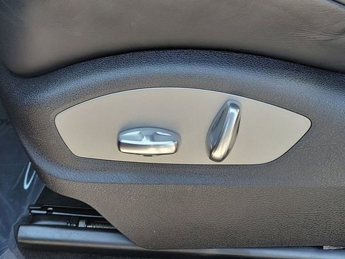 Certified 2024 Porsche Macan AWD/4WD image 29