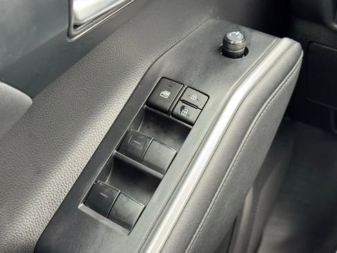 Used 2023 Toyota Highlander XLE image 28