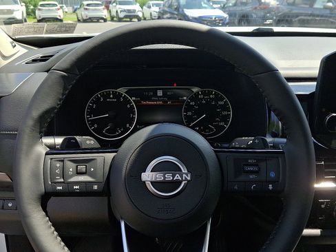 New 2025 Nissan Pathfinder SL w/ SL Premium Package image 9