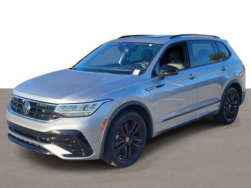 Certified 2022 Volkswagen Tiguan SE R-Line FWD image 2