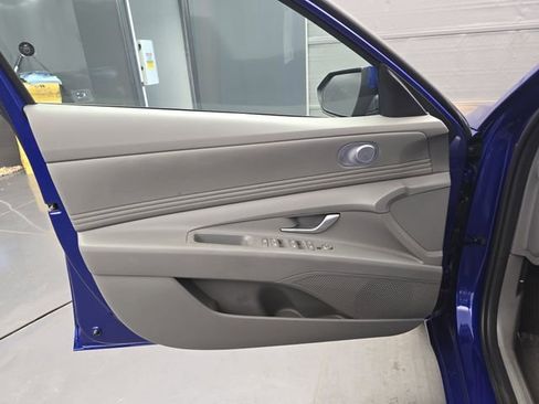 Used 2023 Hyundai Elantra SEL w/ Convenience Package FWD image 24